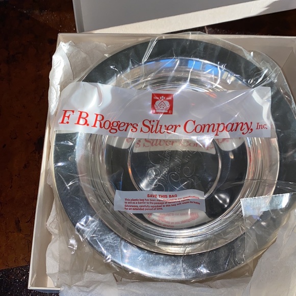 1977 Avon X F.B. Rogers Silver Co. Silver-Plated “President’s Celebration” Dish - Picture 2 of 8